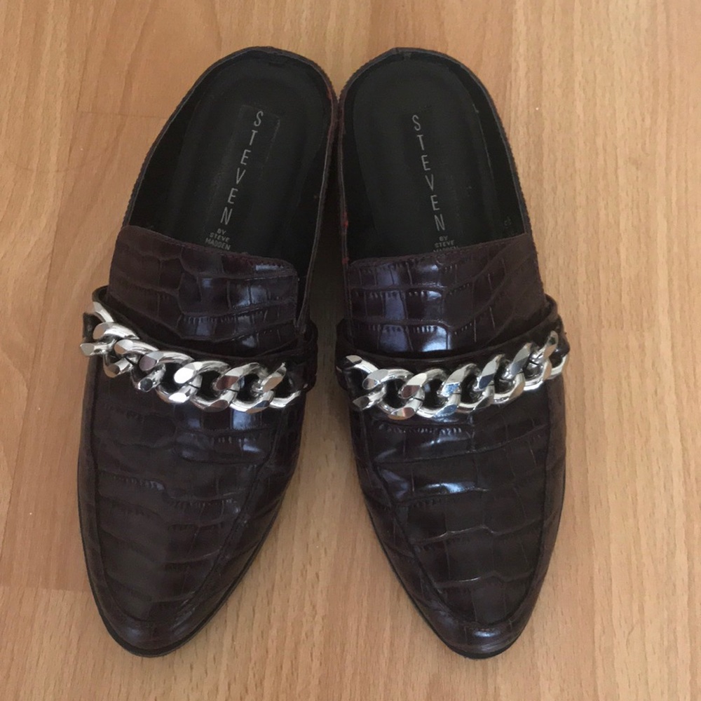 Croc textured Mules with Chainlink detail